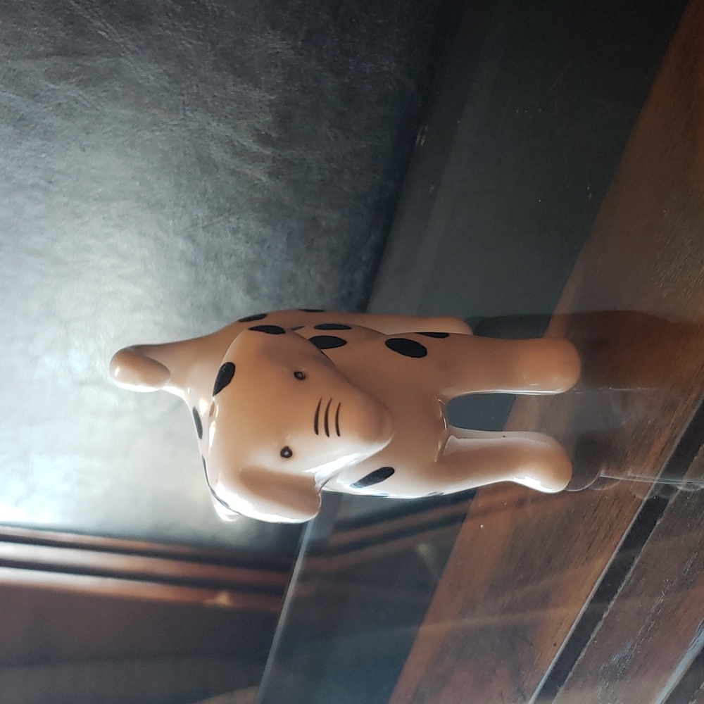 Pee Dalmation puppy salt or pepper shaker. - Picture 10 of 15